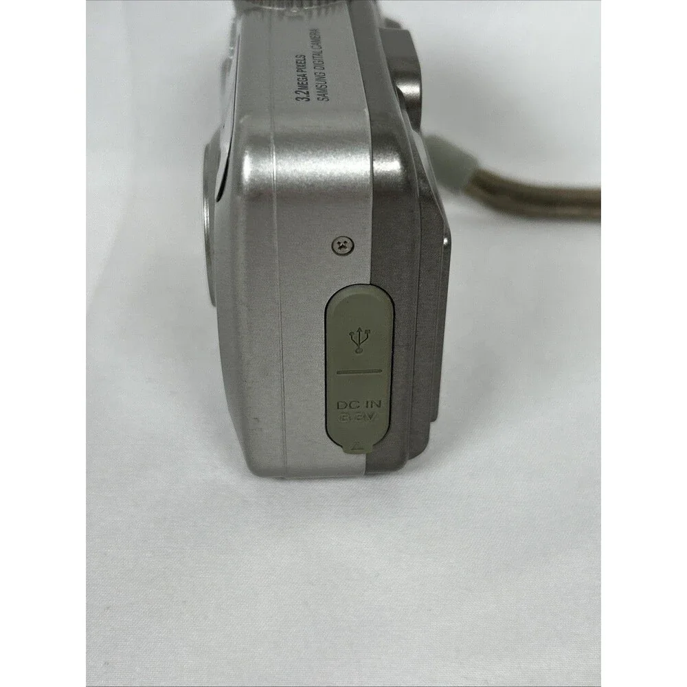 Samsung Digimax 300 Digital Camera 3.2mp 3x Zoom Grey W/ Wrist Strap